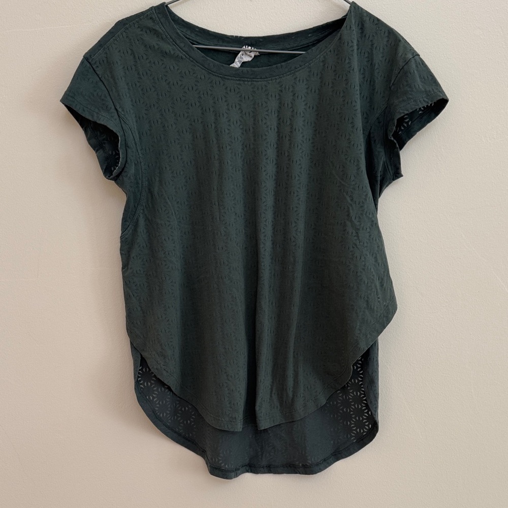 Women’s active top